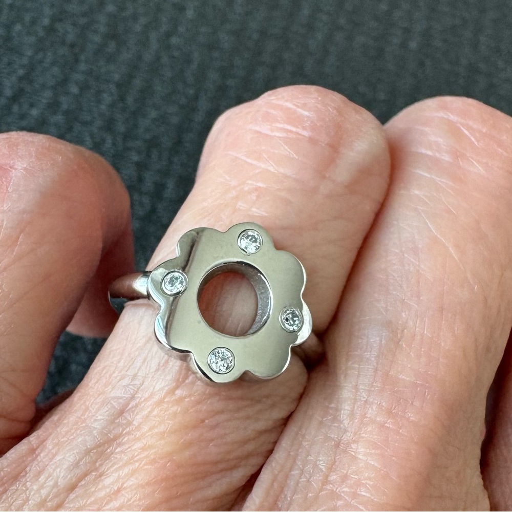 Lucky 8-leaf Clover 🍀 ring by living plus. Size 4.5.